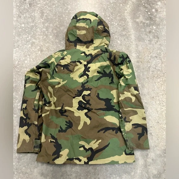 US Military Cold Weather Woodland
Camouflage Parka Rain Coat Jacket Medium - Picture 4 of 4